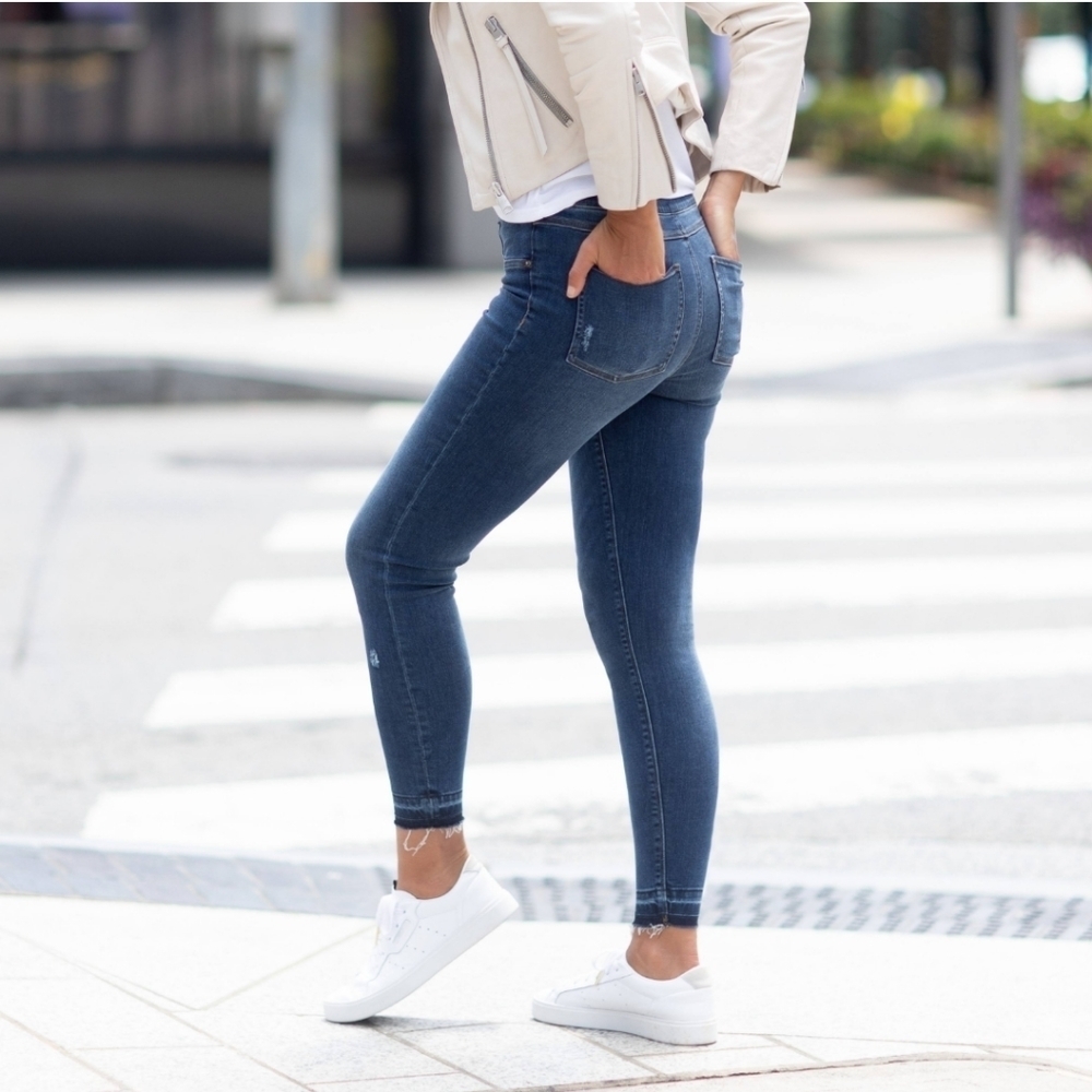 Spanx Distressed Skinny Jean med wash high rise